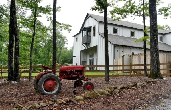 Crest Farm Barn Gallery 0